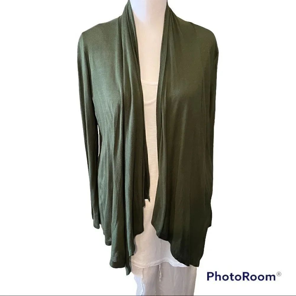 Beautiful size small green lightweight semi sheer flowy cardigan GUC